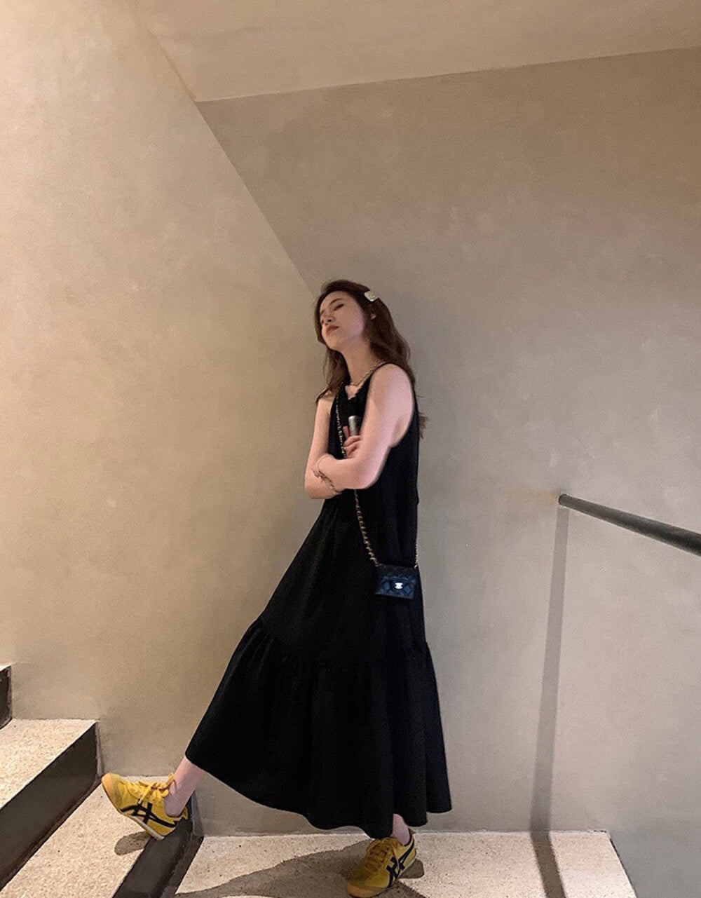 溫柔褶皺掛脖連身裙