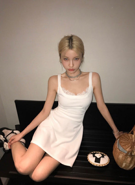 蕾絲花邊收腰吊帶裙