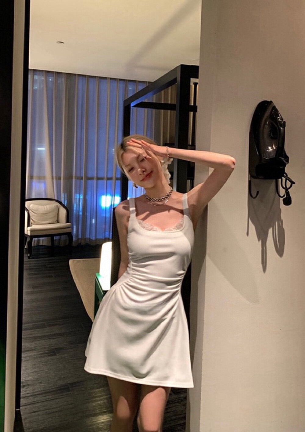 蕾絲花邊收腰吊帶裙