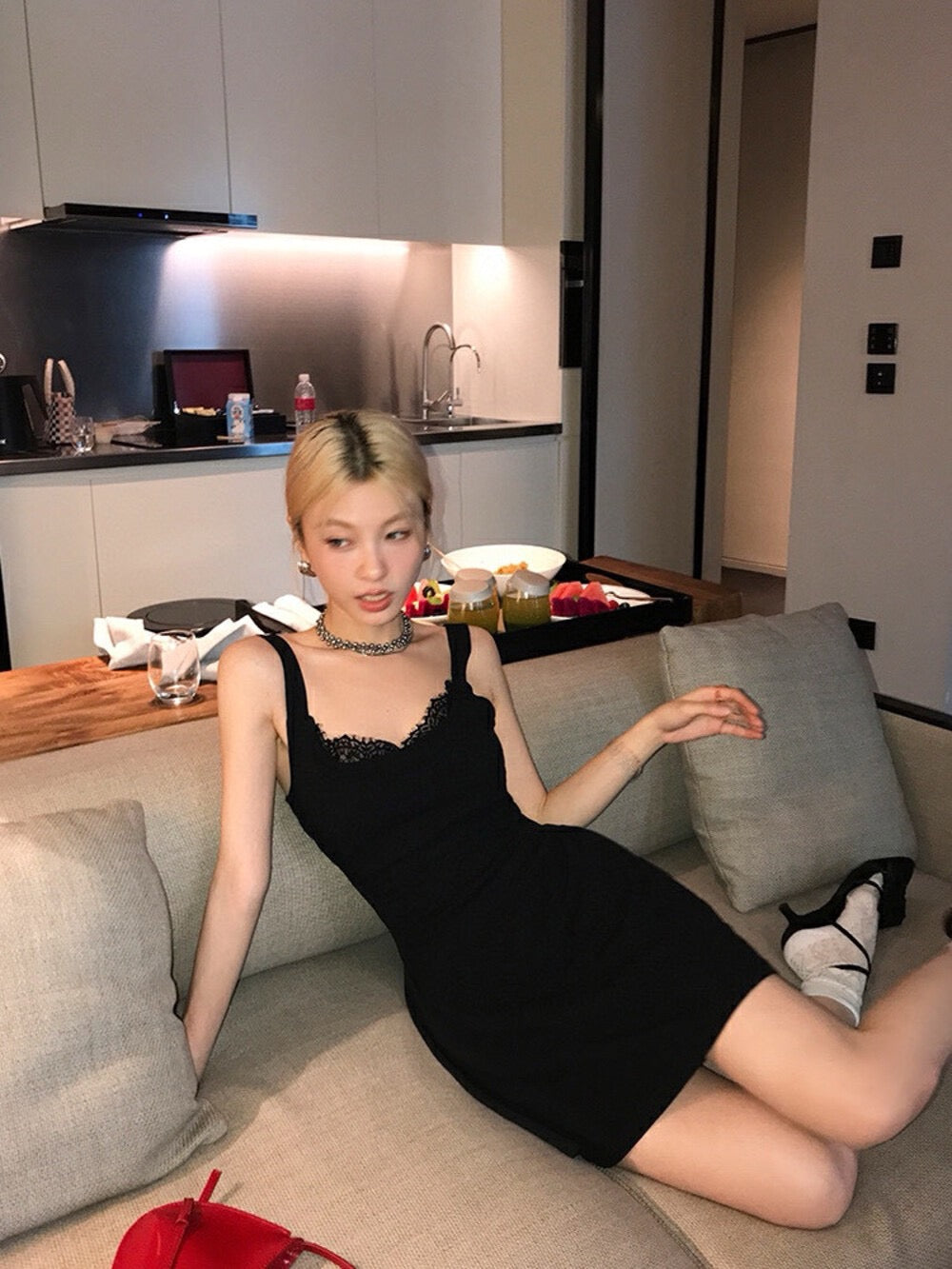 蕾絲花邊收腰吊帶裙