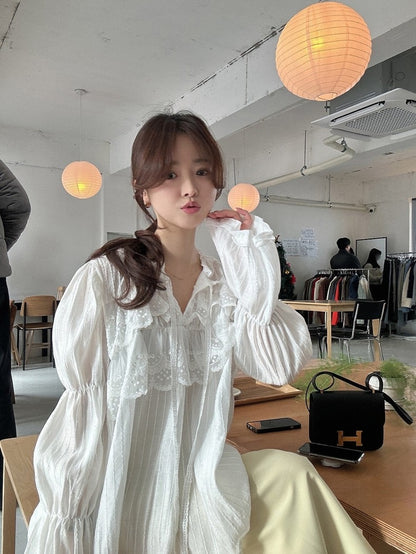 蕾絲花邊喇叭袖恤衫