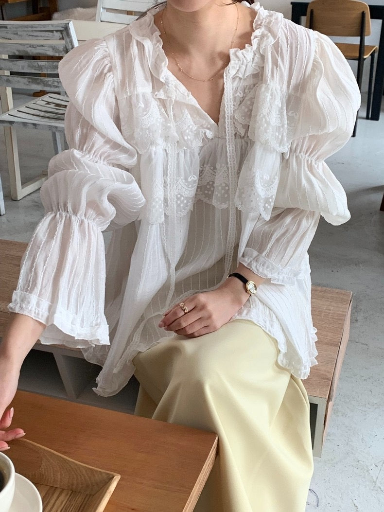 蕾絲花邊喇叭袖恤衫