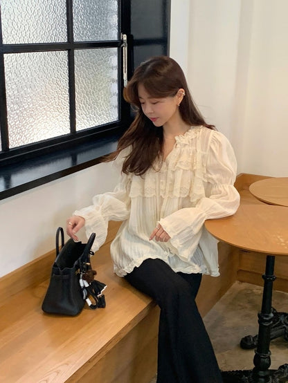 蕾絲花邊喇叭袖恤衫