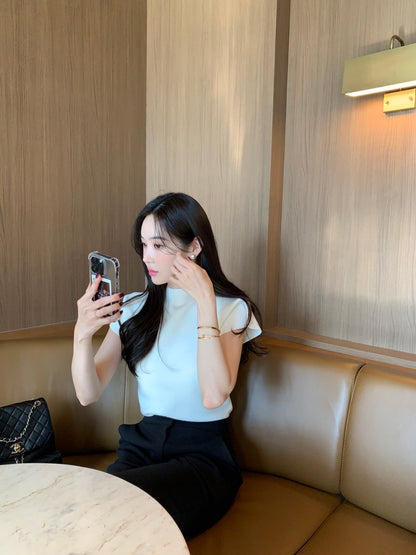 Minimalist Slim-Fit Knitted Top with Stand Collar