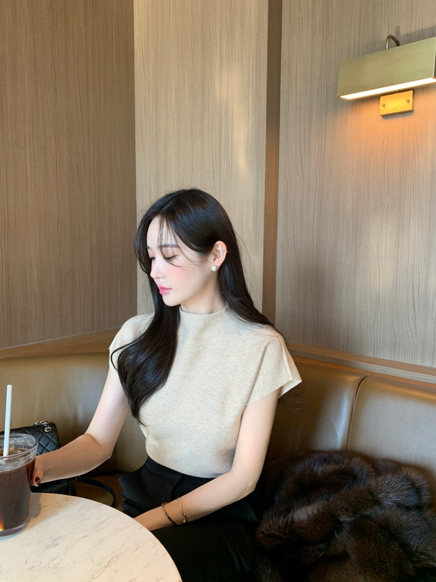 Minimalist Slim-Fit Knitted Top with Stand Collar