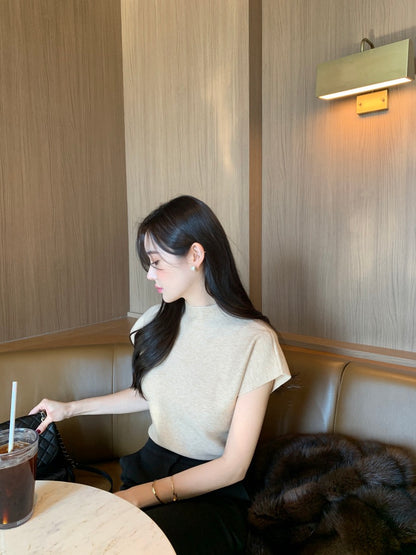 Minimalist Slim-Fit Knitted Top with Stand Collar