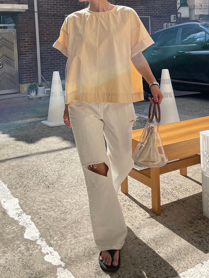 背中が開いたシャツ