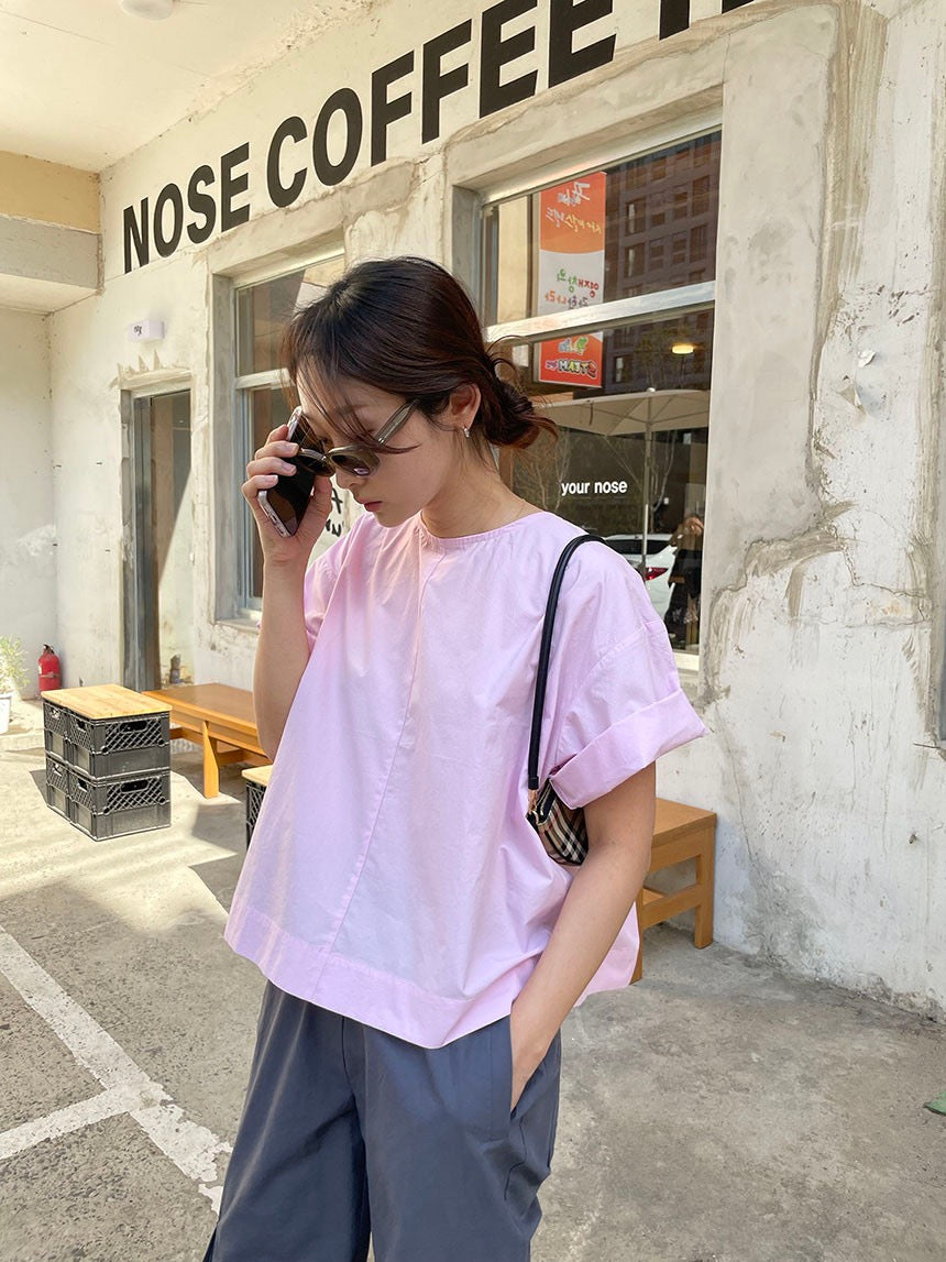 背中が開いたシャツ