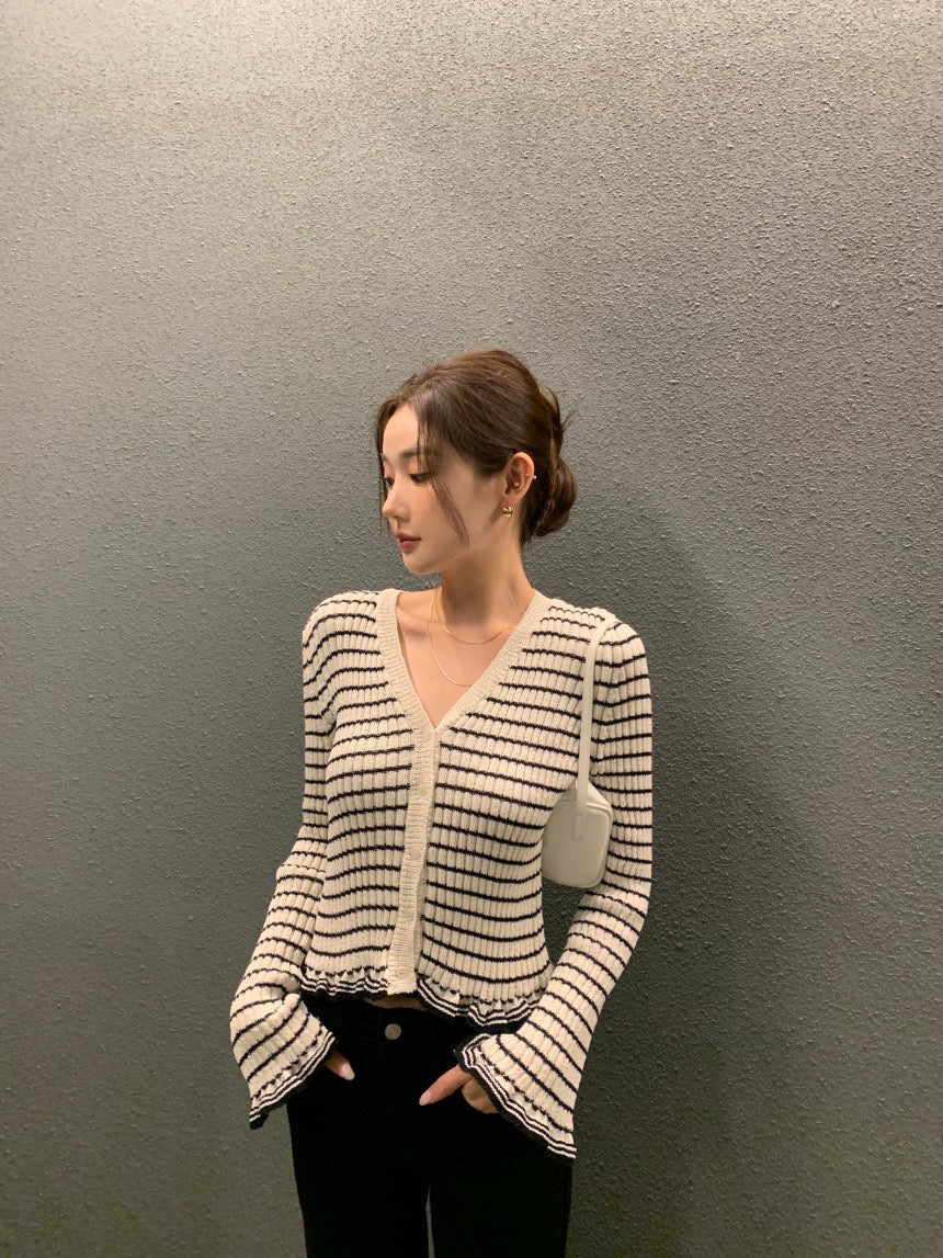 V領木耳邊撞色條紋top