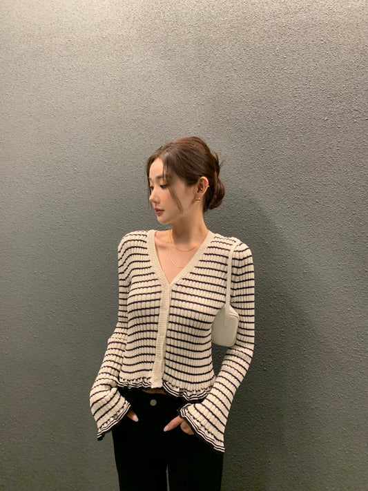 V領木耳邊撞色條紋top