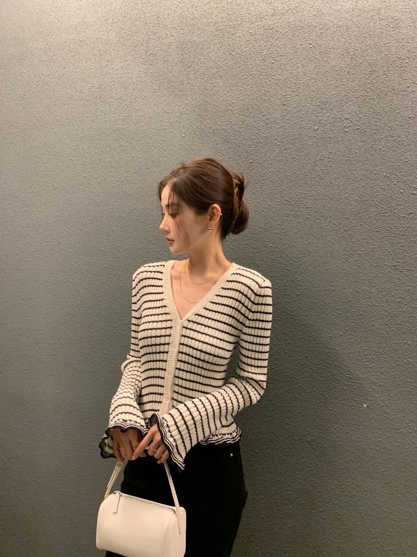 V領木耳邊撞色條紋top