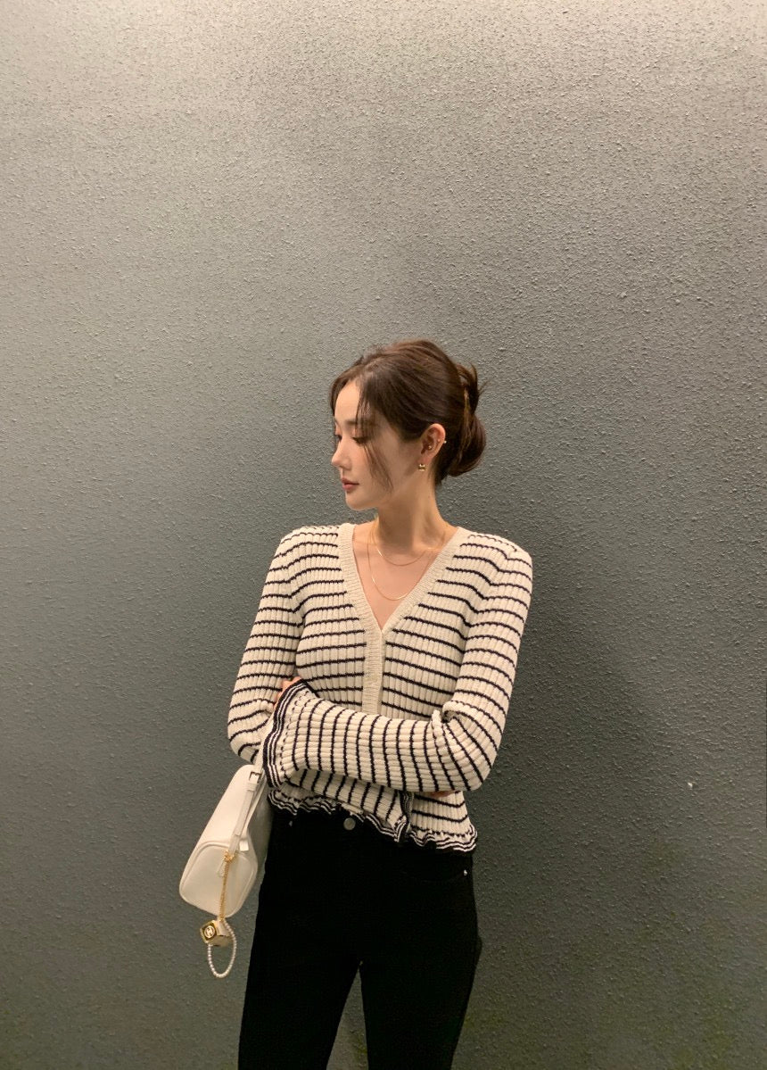 V領木耳邊撞色條紋top