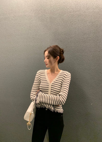 V領木耳邊撞色條紋top