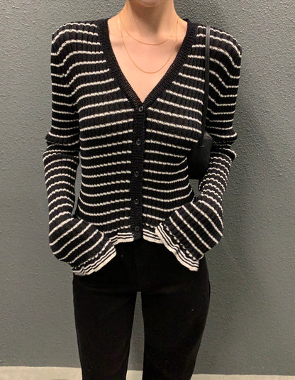 V領木耳邊撞色條紋top