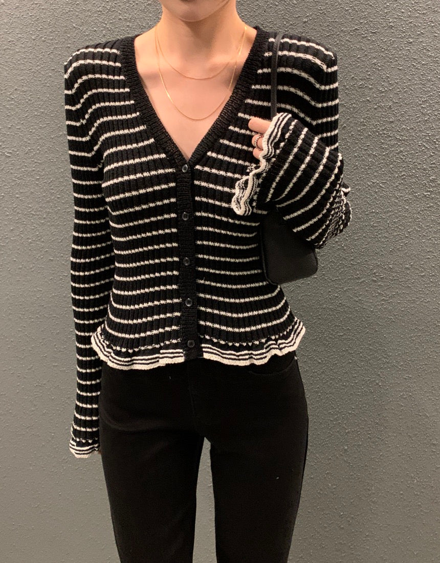 V領木耳邊撞色條紋top