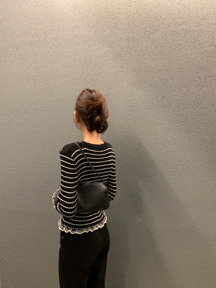 V領木耳邊撞色條紋top