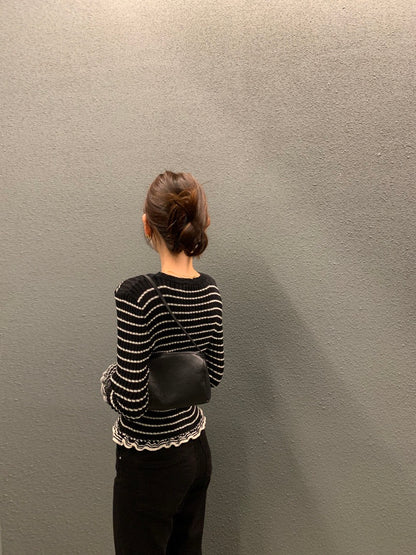 V領木耳邊撞色條紋top