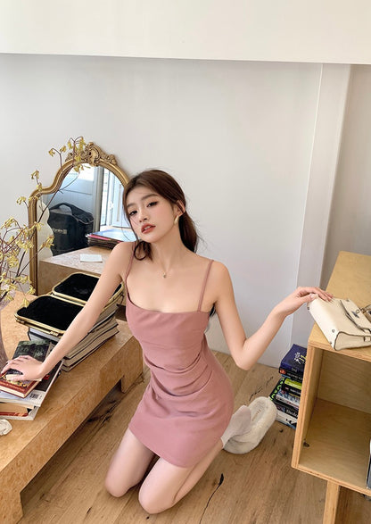 褶皺收腰吊帶裙