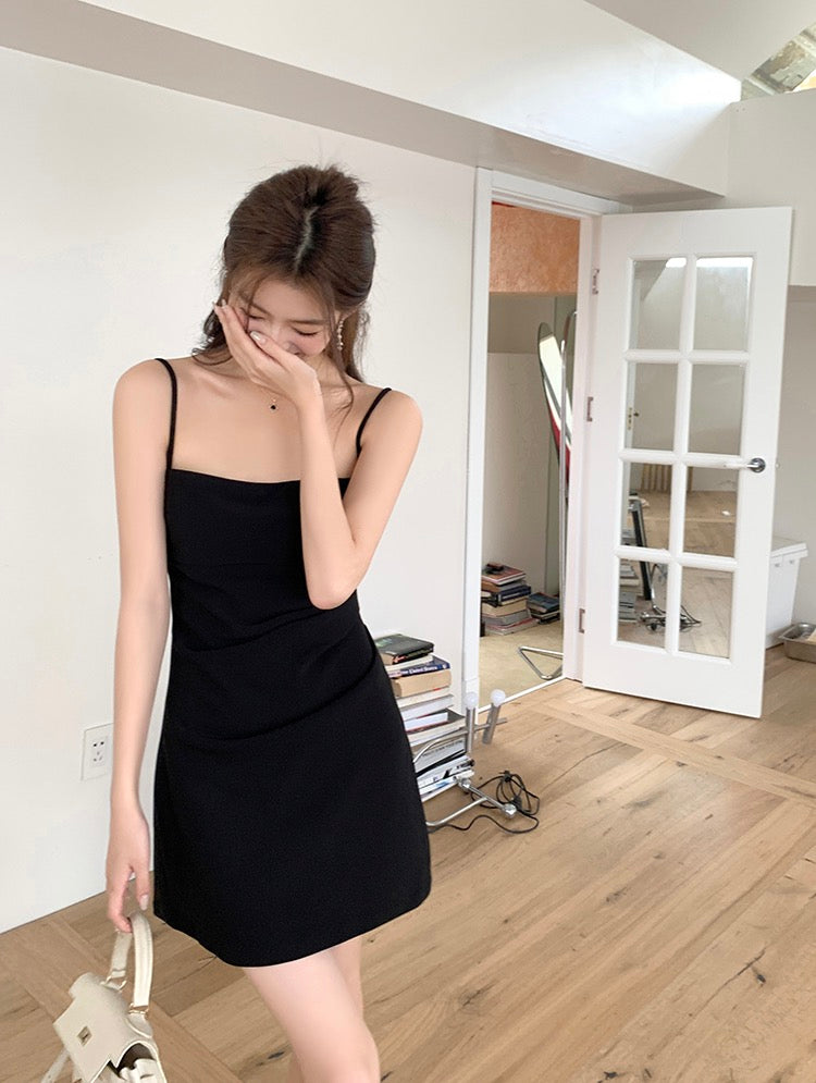 褶皺收腰吊帶裙