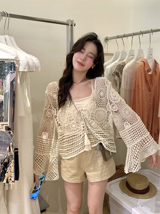鏤空鉤花喇叭袖防曬衫