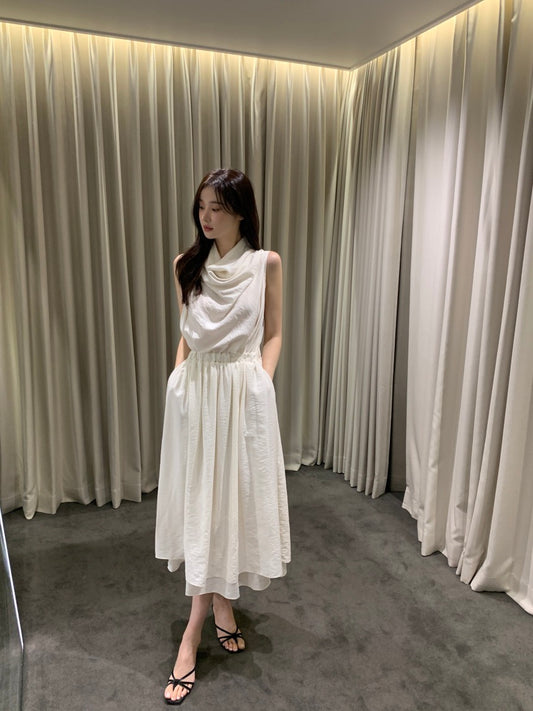 ウエストゴム入りノースリーブドレス