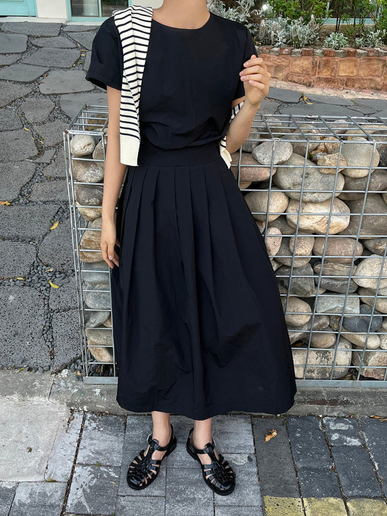 圓領壓褶收腰連身裙