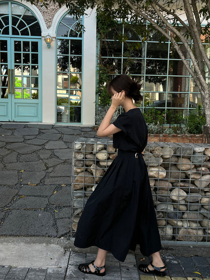 圓領壓褶收腰連身裙