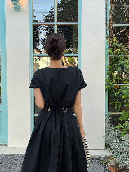 圓領壓褶收腰連身裙