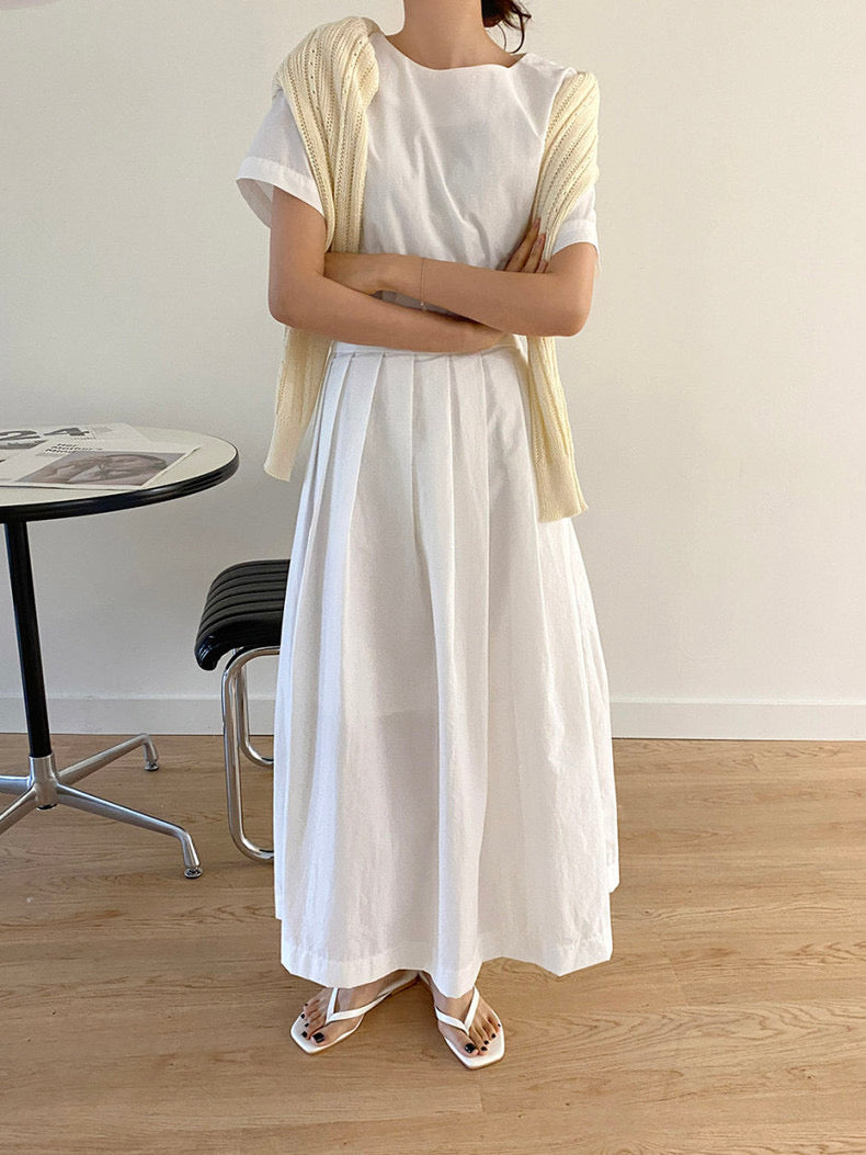 圓領壓褶收腰連身裙