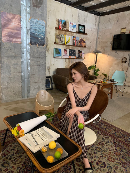 法式V領格子吊帶裙