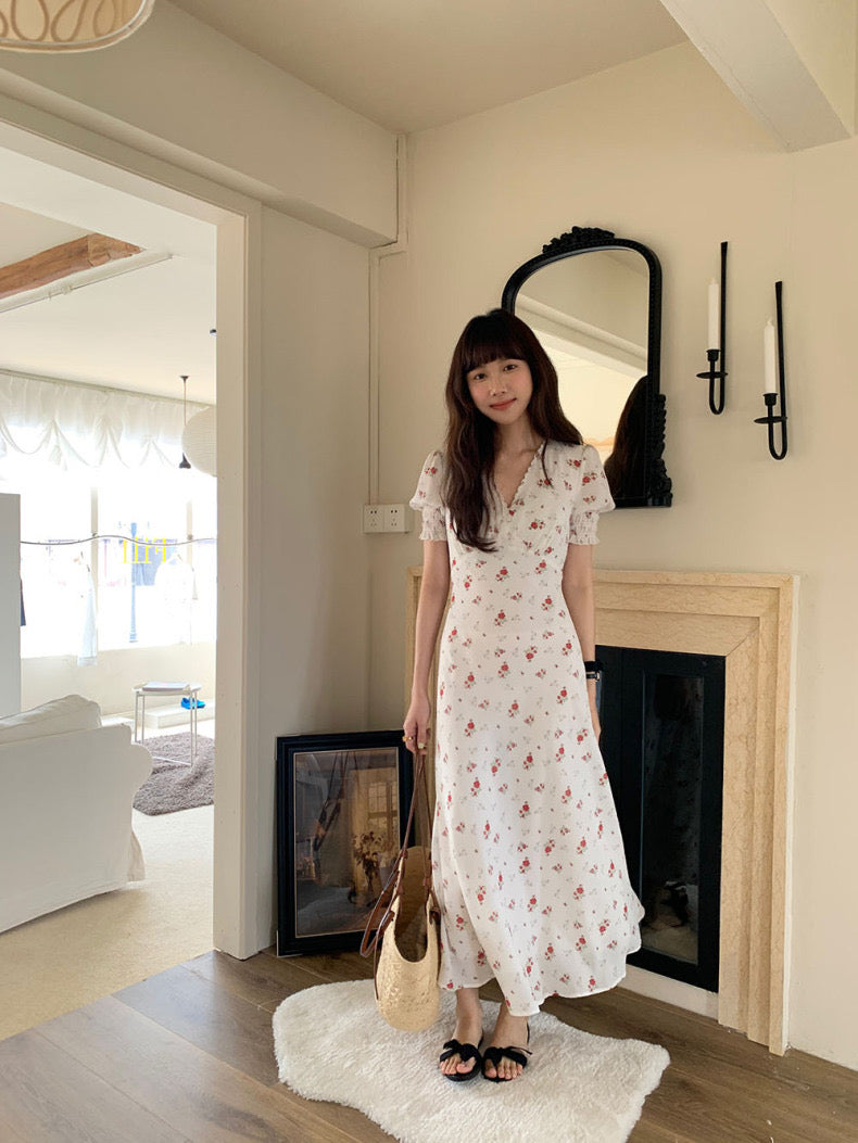 V領泡泡袖碎花連身裙