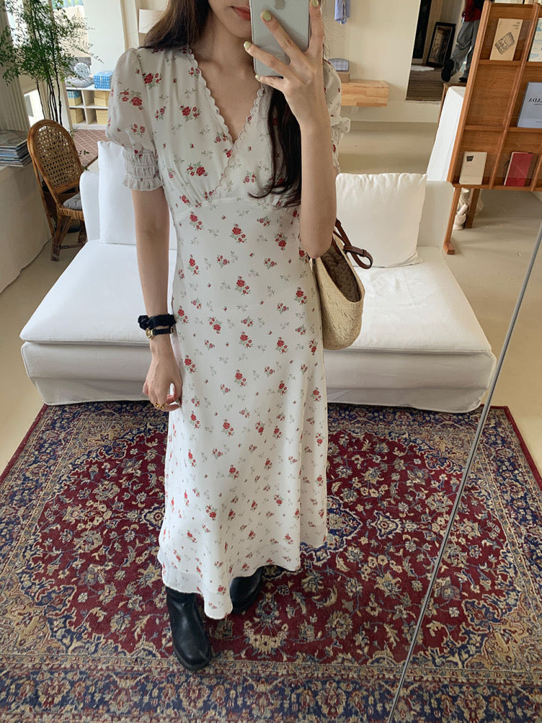 V領泡泡袖碎花連身裙