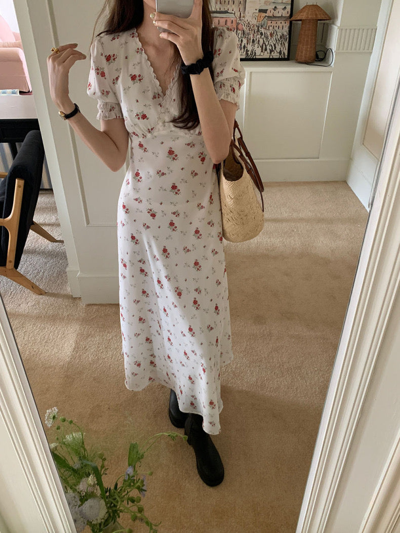 V領泡泡袖碎花連身裙