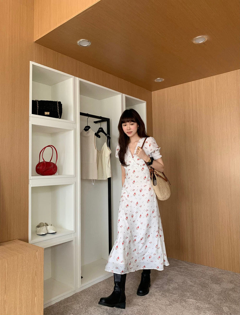 V領泡泡袖碎花連身裙