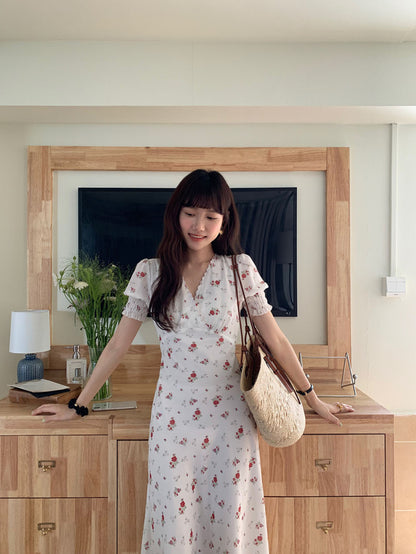 V領泡泡袖碎花連身裙
