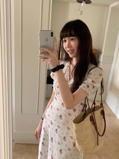 V領泡泡袖碎花連身裙