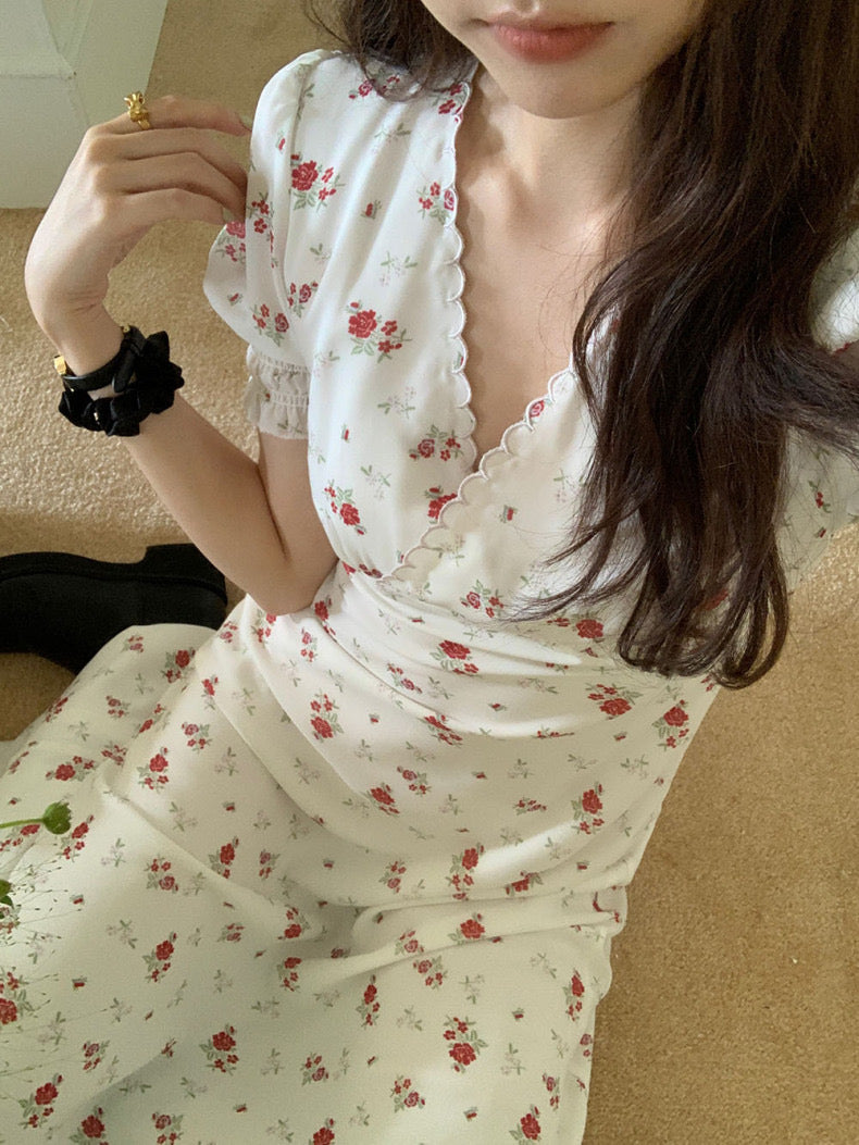 V領泡泡袖碎花連身裙