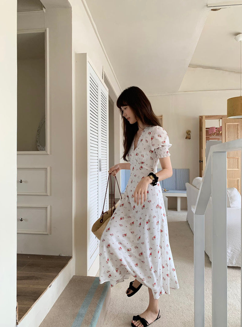 V領泡泡袖碎花連身裙