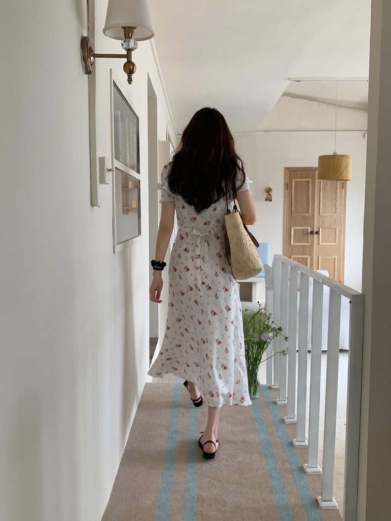 V領泡泡袖碎花連身裙