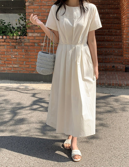 圓領收腰顯瘦連身裙