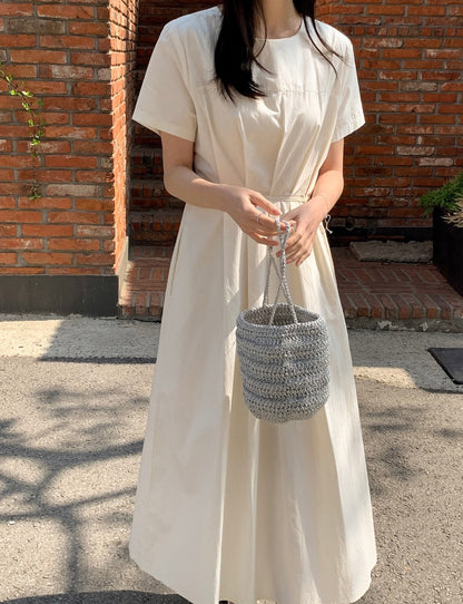 圓領收腰顯瘦連身裙