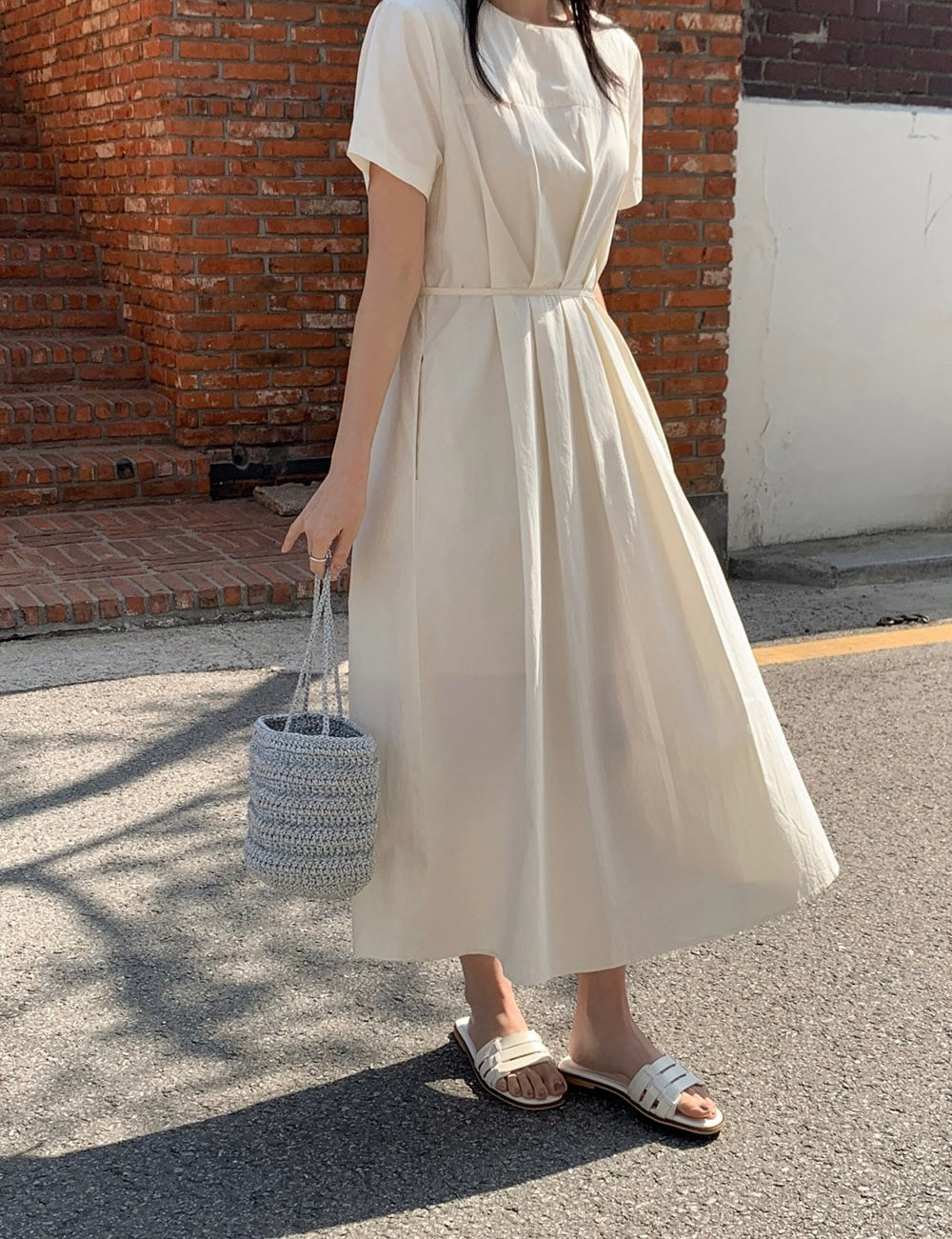 圓領收腰顯瘦連身裙