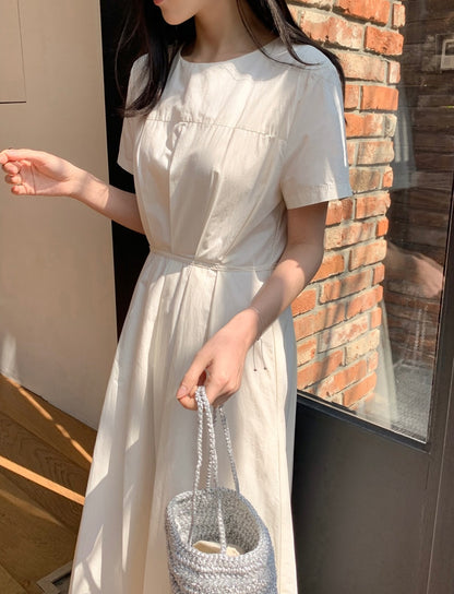 圓領收腰顯瘦連身裙