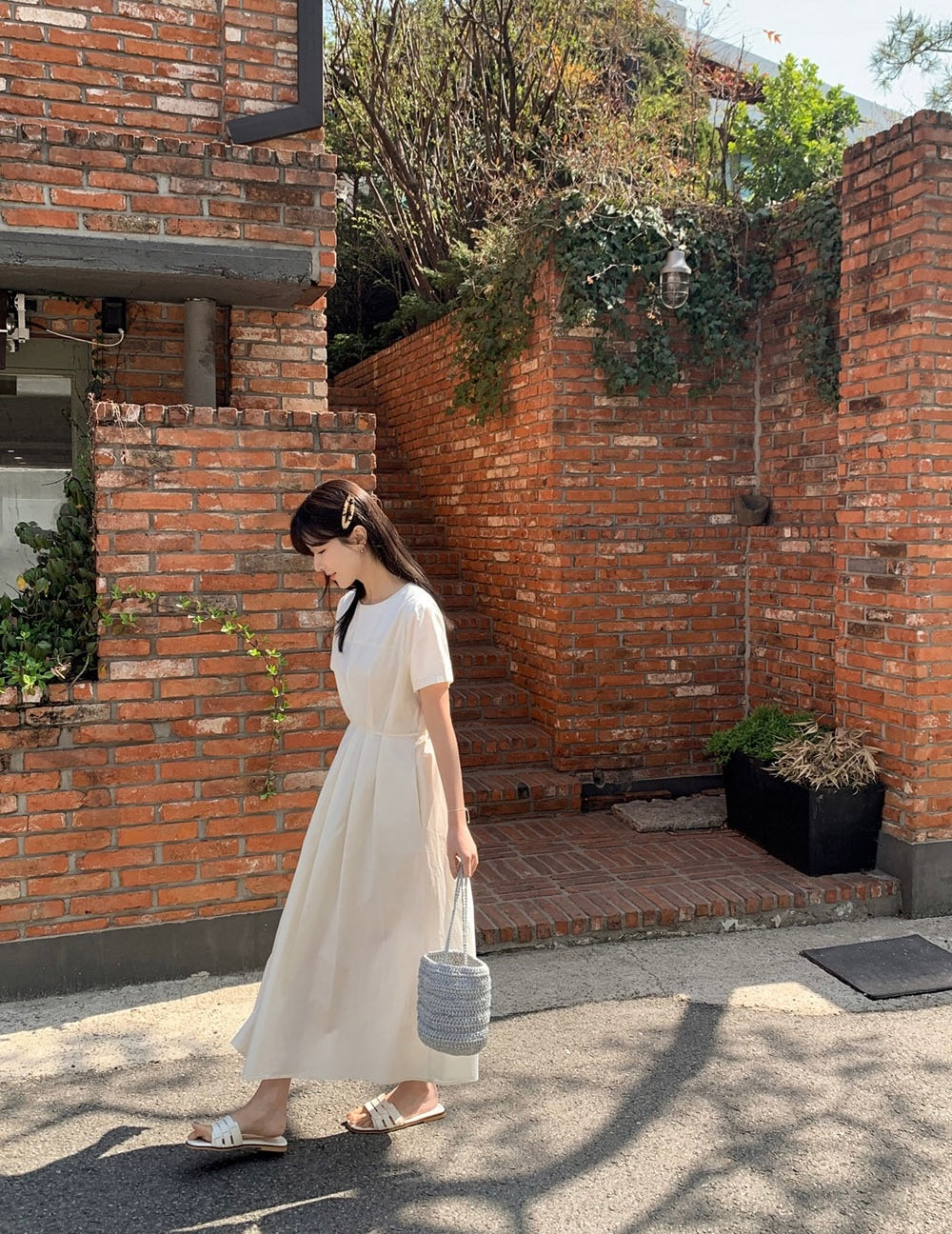 圓領收腰顯瘦連身裙