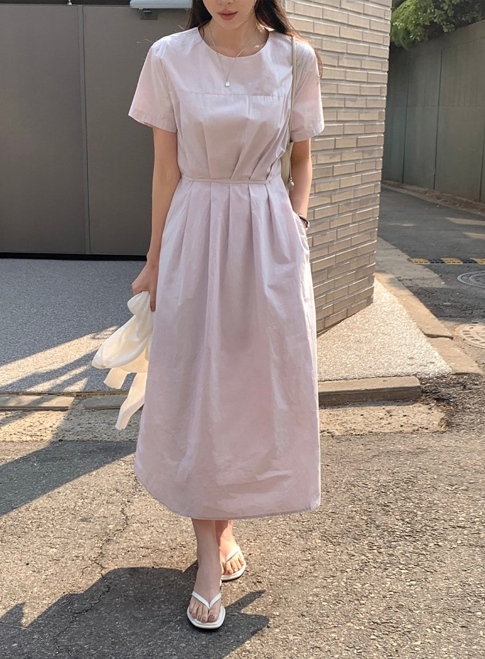 圓領收腰顯瘦連身裙