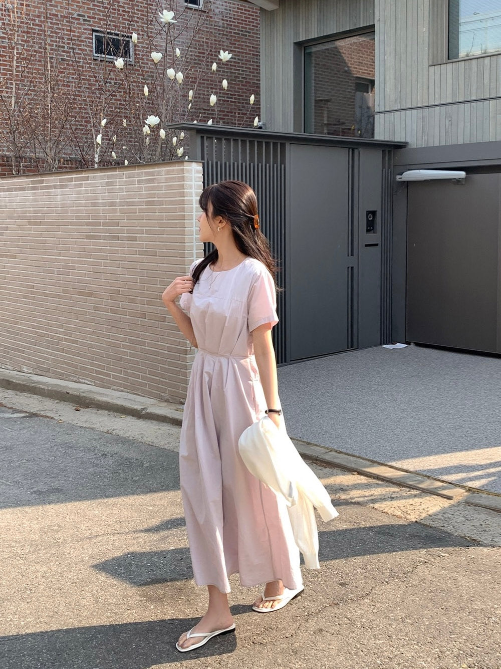 圓領收腰顯瘦連身裙