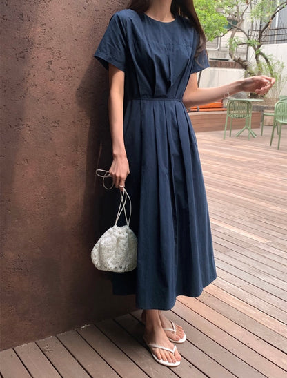 圓領收腰顯瘦連身裙