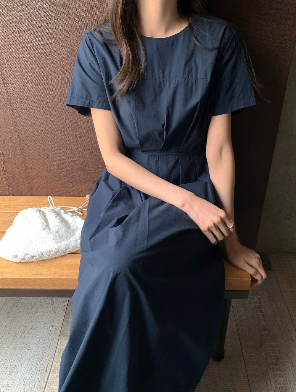 圓領收腰顯瘦連身裙