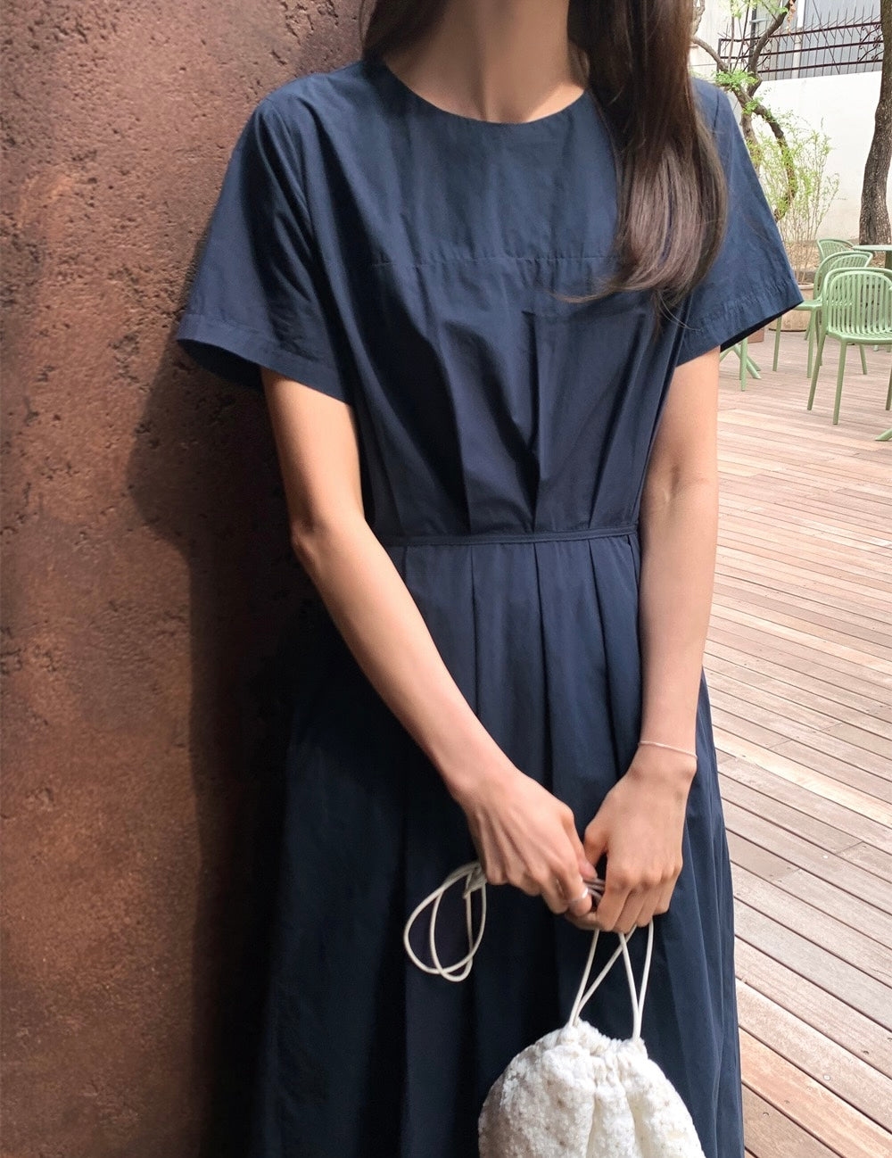 圓領收腰顯瘦連身裙