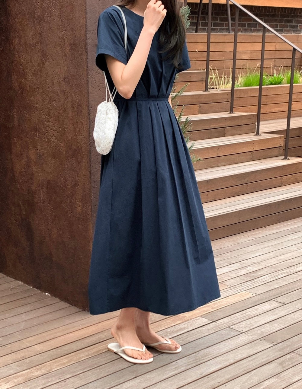 圓領收腰顯瘦連身裙